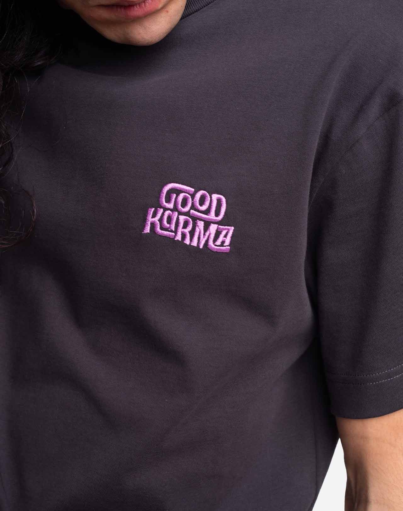 T-shirt Good Karma noir carbone ample