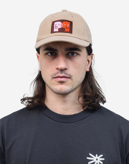 Casquette Six Panel Kiss sable